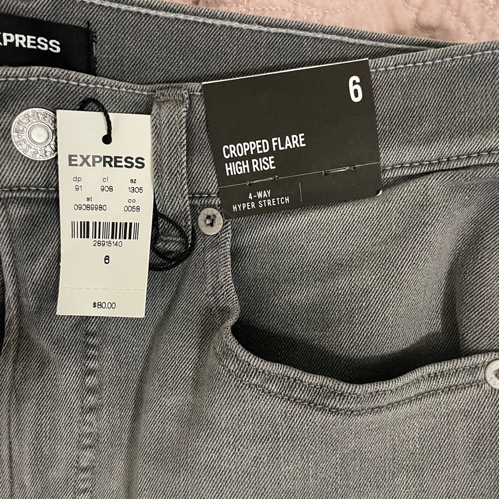BNWT EXPRESS GREY HUE, CROPPED FLARE JEAN.